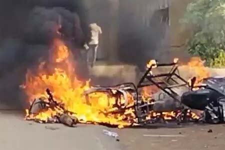 Balodabazar कलेक्टर दफ्तर में सतनामी समाज ने गाड़ियों को फूंका